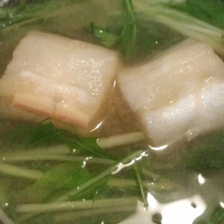 焼き麩と水菜とワカメの味噌汁